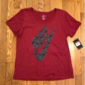 NWT Women’s Nike Futura Tee Sz L